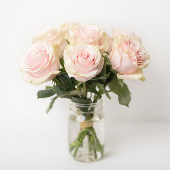 сортовые розы в местной флористической студии в Ульяновске