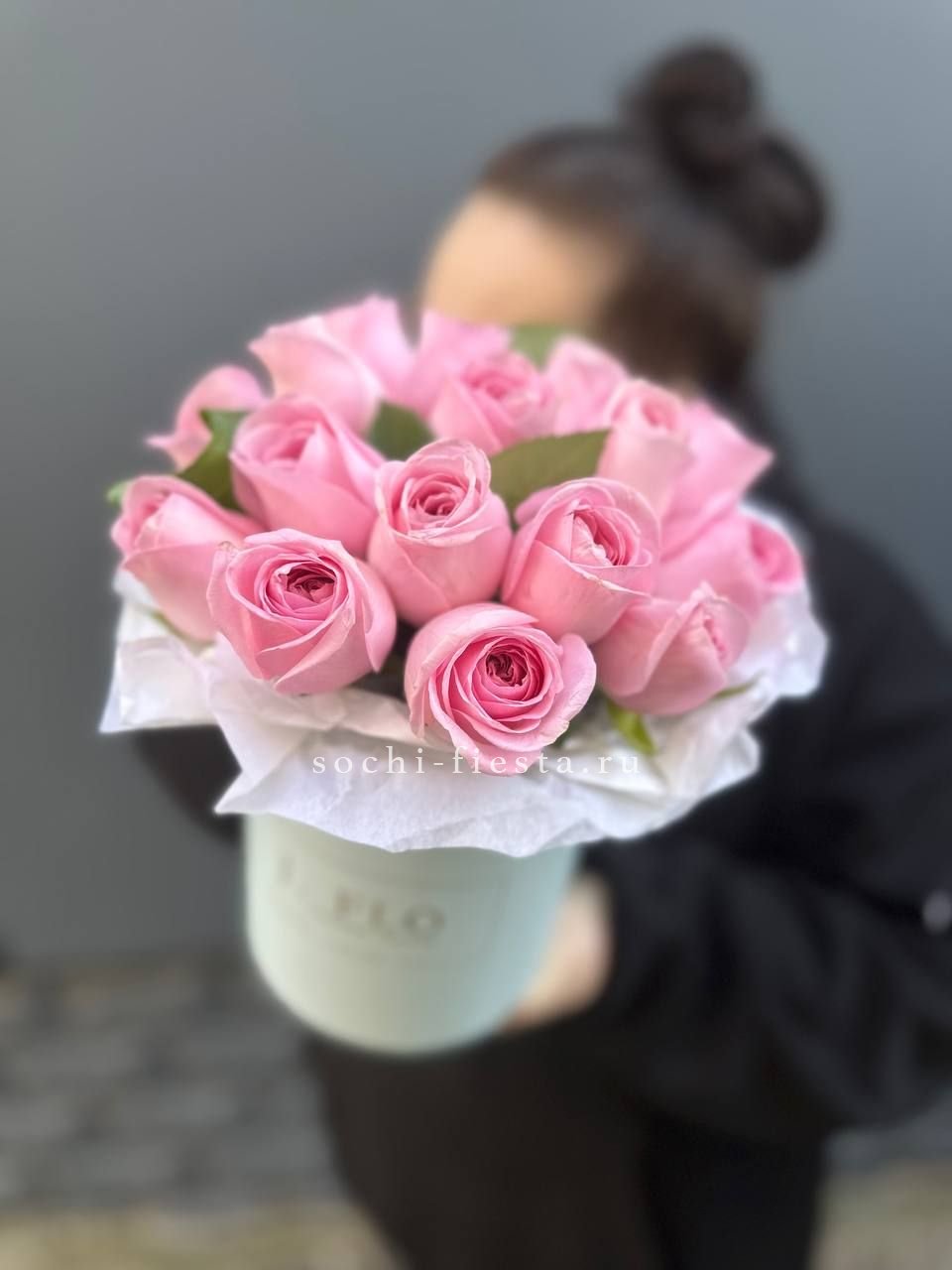 шляпная коробка с розами для студии флористики в Ульяновске