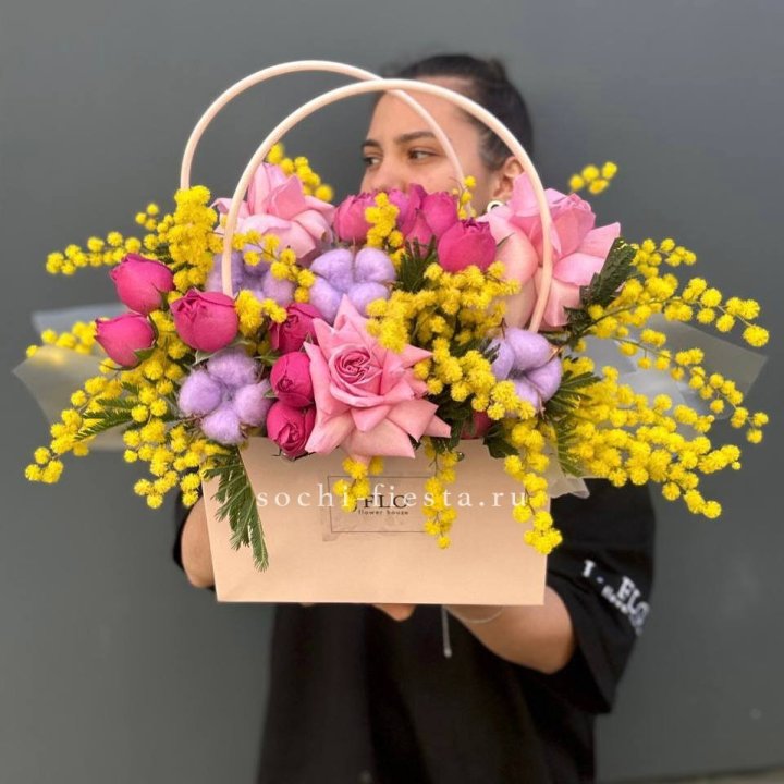 Сумочка мимозы и роз "Примавера" в Ульяновске