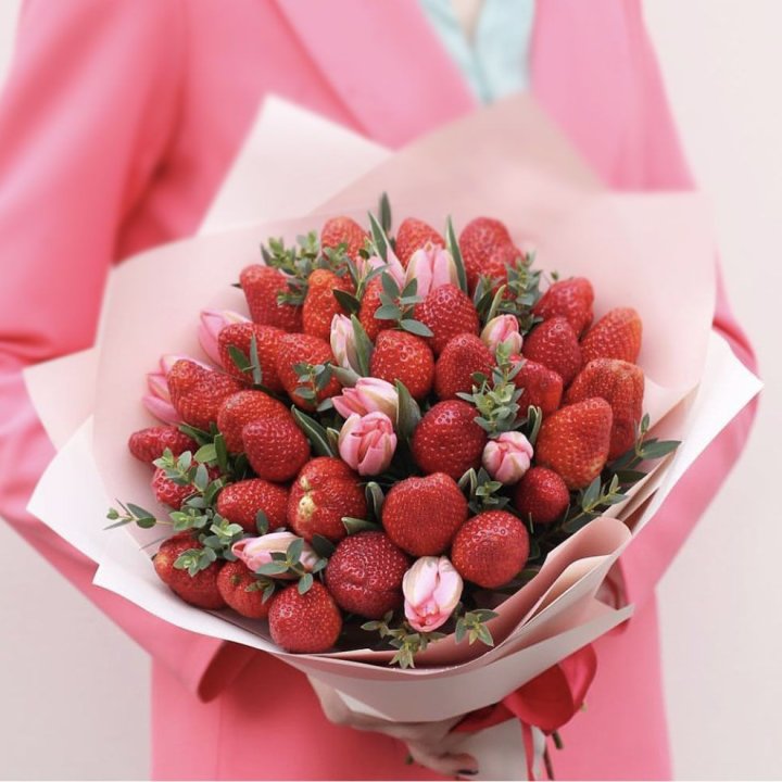 Тюльпаны и клубника в Ульяновске