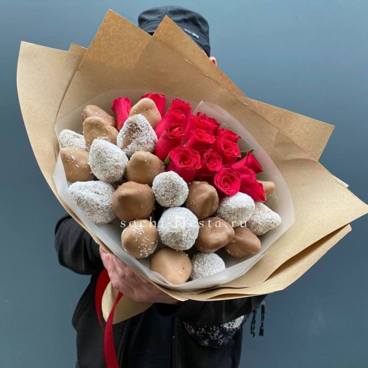 Розы и клубника в шоколаде Мерси в Ульяновске