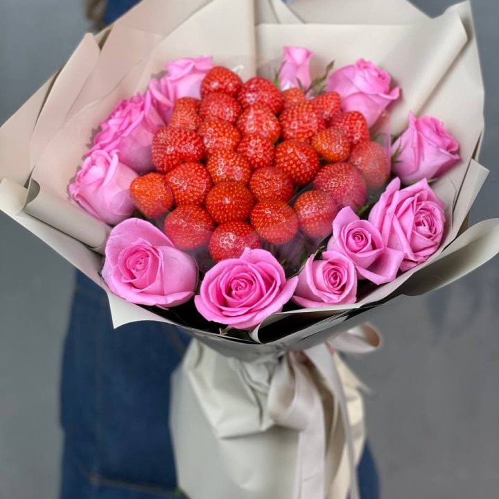 Клубника и розы в Ульяновске