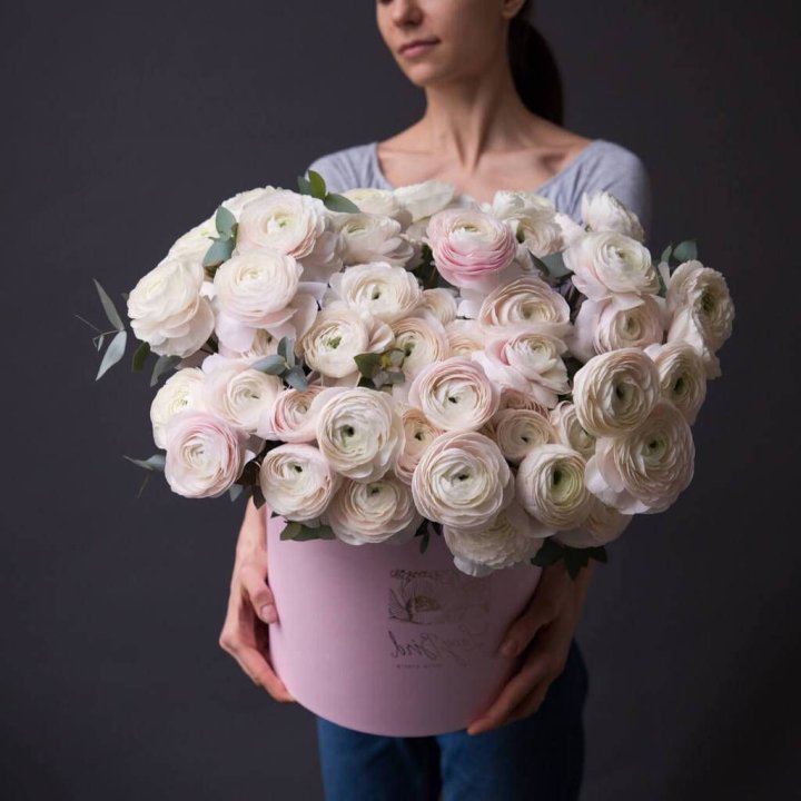 Бокс с ранункулюсами в Ульяновске