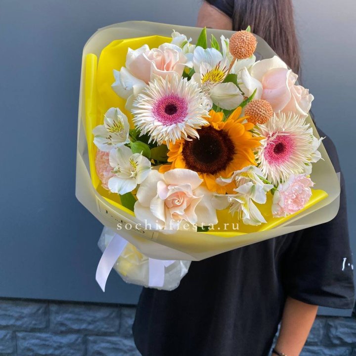 Букет с подсолнухом "Елоу" в Ульяновске