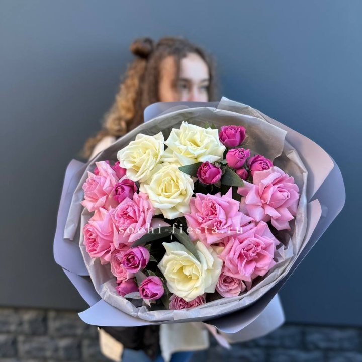 Букет французских и пионовидных роз в Ульяновске