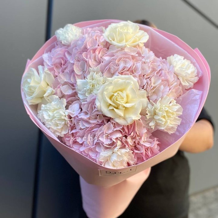  Букет гортензий и роз  в Ульяновске