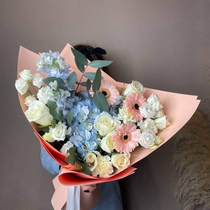  Букет гортензии и роз "Валенсия" в Ульяновске