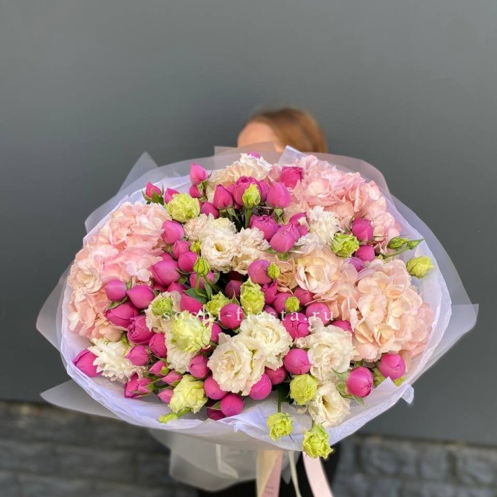  Букет  гортензий и Мисти в Ульяновске