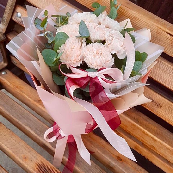 Диантусы с эвкалиптом в Ульяновске