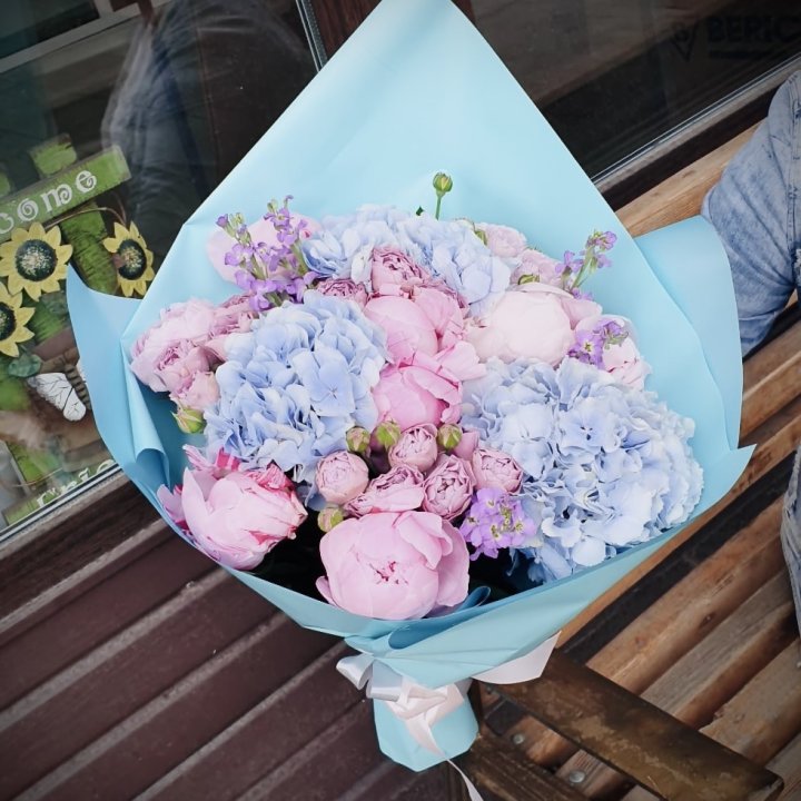 Букет с гортензиями "Блубери" в Ульяновске
