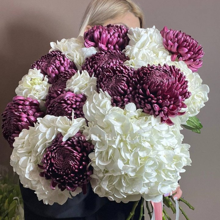 Охапка Бигуди и гортензий в Ульяновске