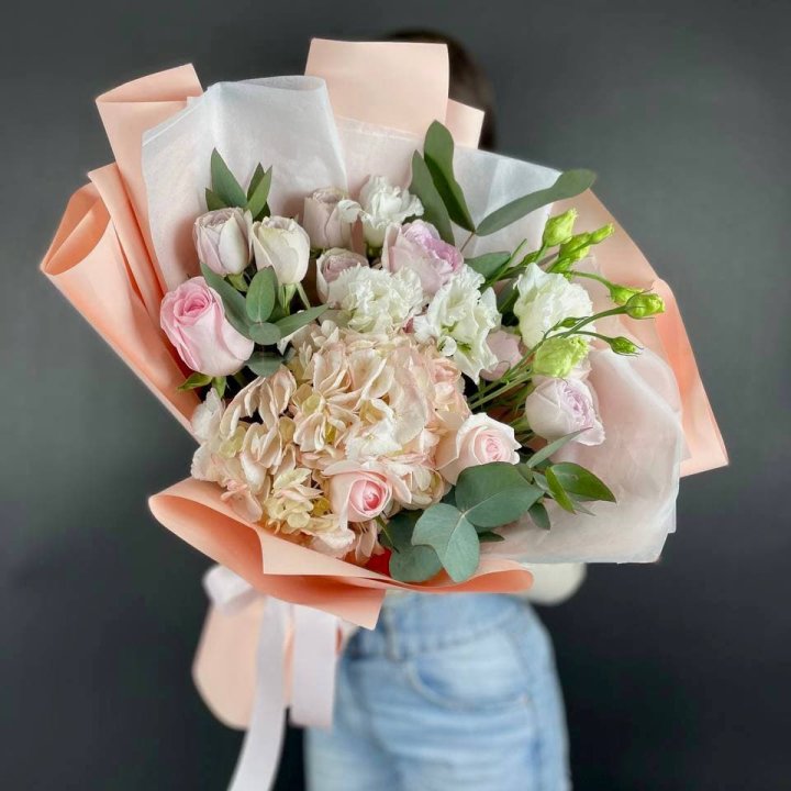 Букет с гортензией "Клодс" в Ульяновске