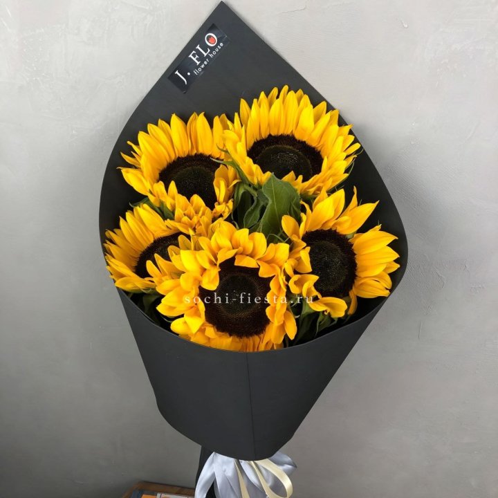 Букет из 5  подсолнухов в Ульяновске