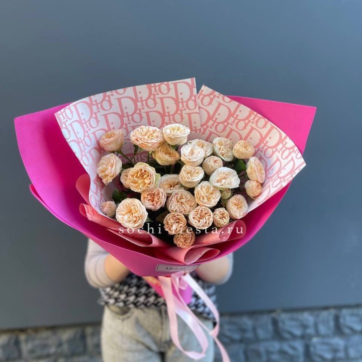 9 пионовидных роз в Ульяновске