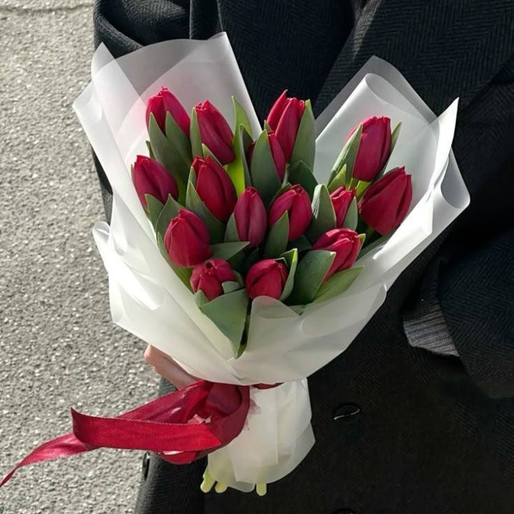15 красных тюльпанов в Ульяновске