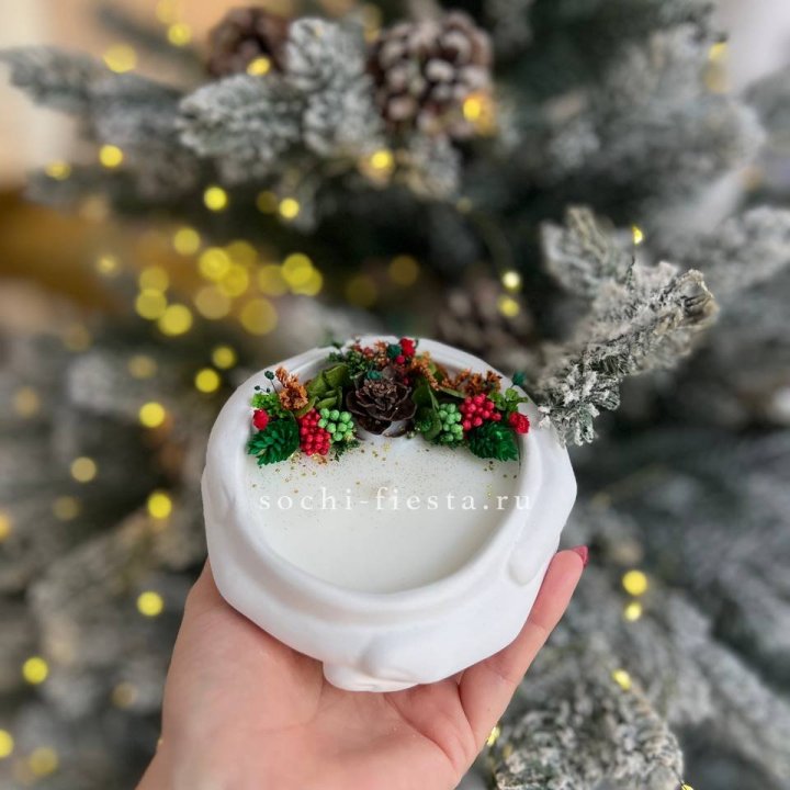 Свеча ароматическая в гипсе Руки с шишкой в Ульяновске