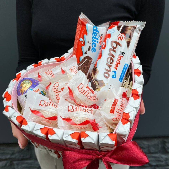 Подарочный набор сердце с Киндерами и Рафаэлло в Ульяновске