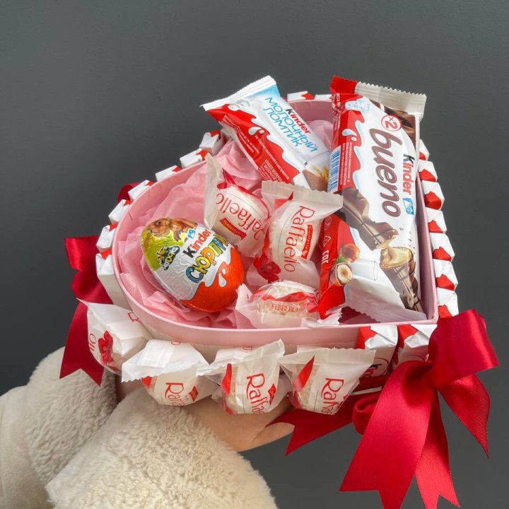 Бокс киндерами и раффаэлло в Ульяновске