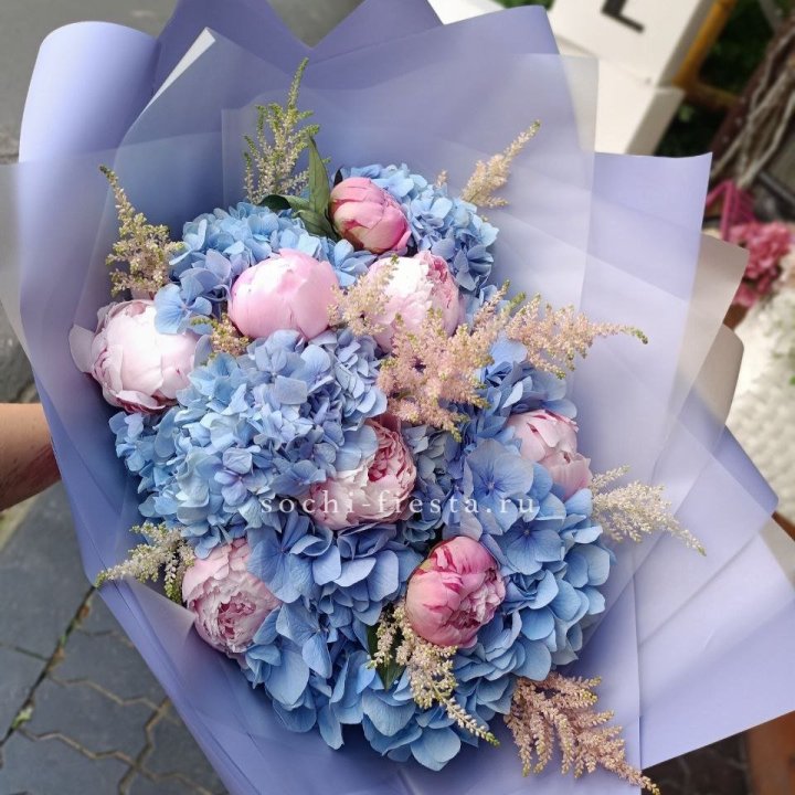 Дизайнерский букет с гортензией №3 в Ульяновске