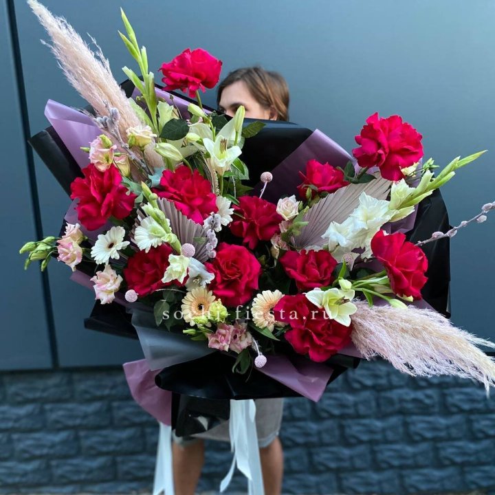 Дизайнерский букет Ред в Ульяновске