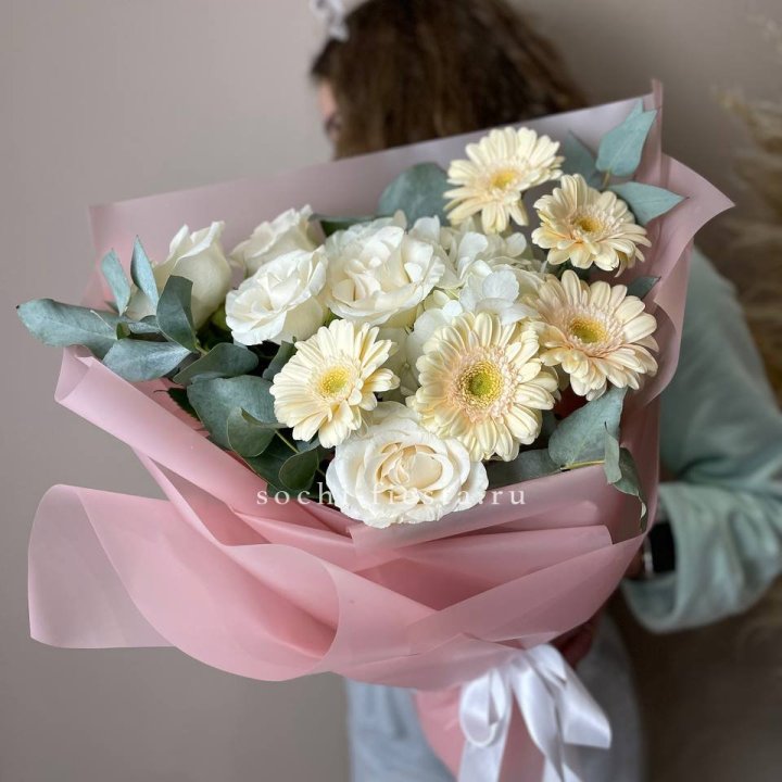 Букет роз, гортензии, гербер  в Ульяновске