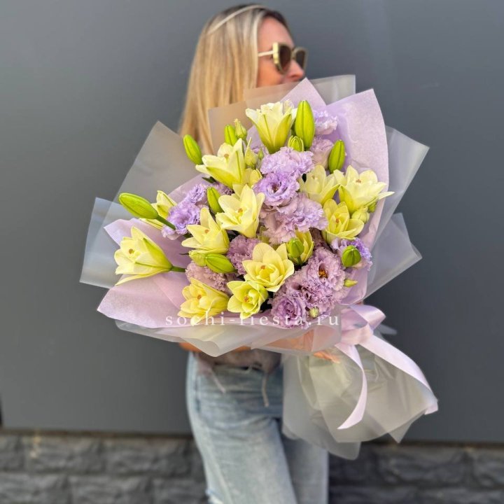  Букет лилий и эустом в Ульяновске
