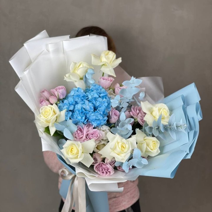 Дизайнерский букет "Блю скайфорт" в Ульяновске
