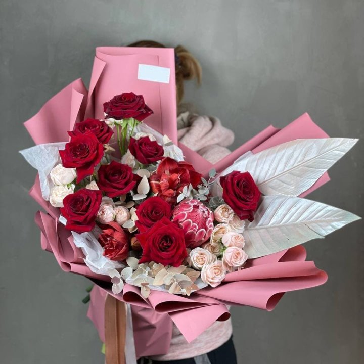 Дизайнерский букет "Ред Вильвет" в Ульяновске
