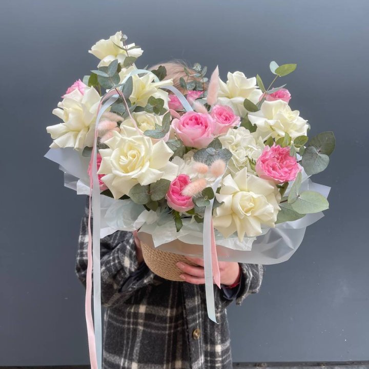 Кашпо с розами в Ульяновске