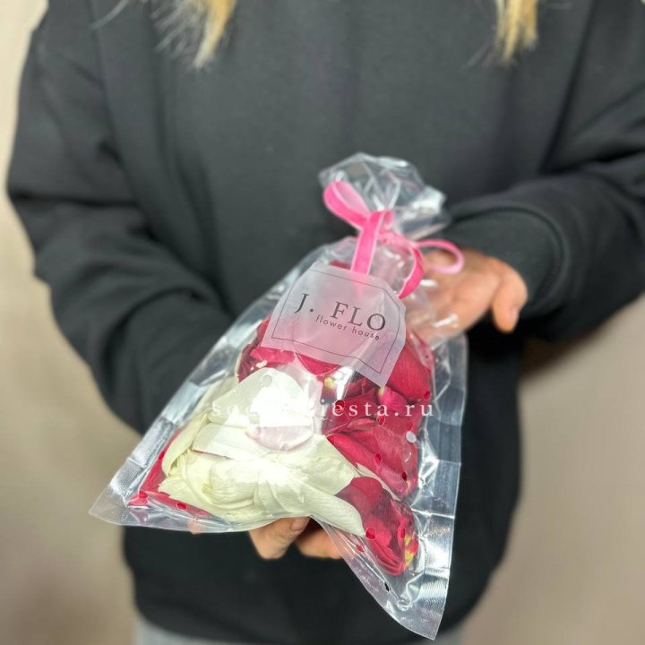 Лепестки роз в Ульяновске