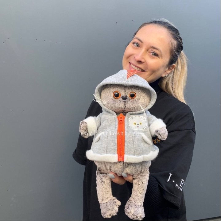 Кот Басик в толстовке в Ульяновске