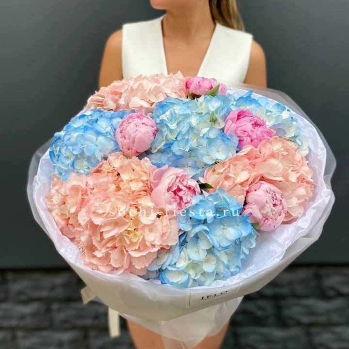 Дуобукет гортензии с пионами  в Ульяновске