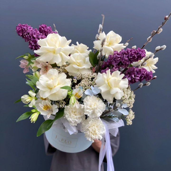 Цветочный бокс Французских роз и Сирени в Ульяновске