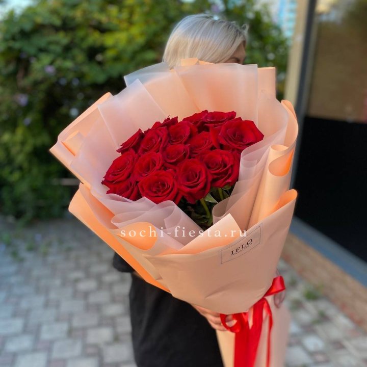 15 голландских роз в оформлении в Ульяновске