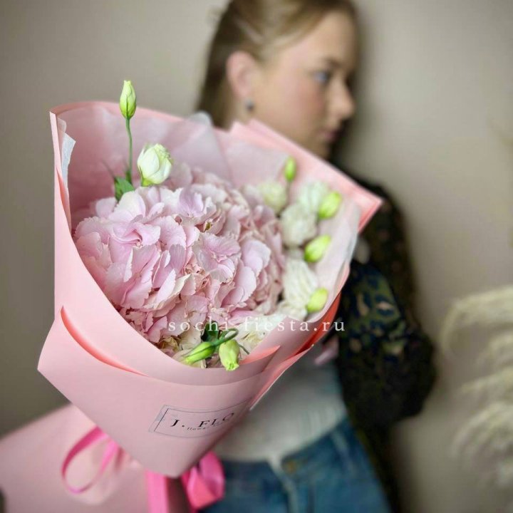 Букет с гортензией №2 в Ульяновске