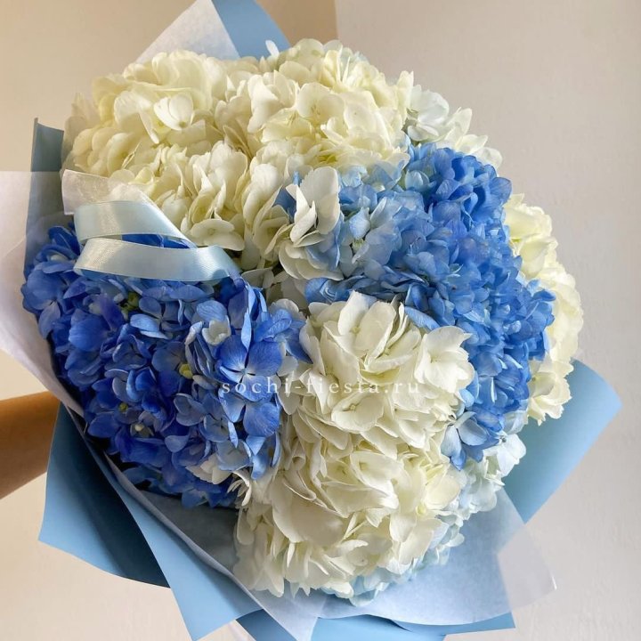 Букет гортензий "Голубая лаза" в Ульяновске