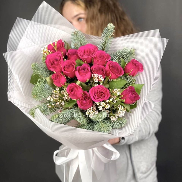 Новогодний букет Елки и Розы в Ульяновске