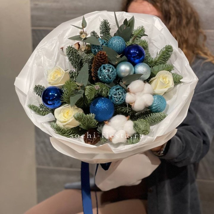 Новогодний букет "Синий иней" в Ульяновске