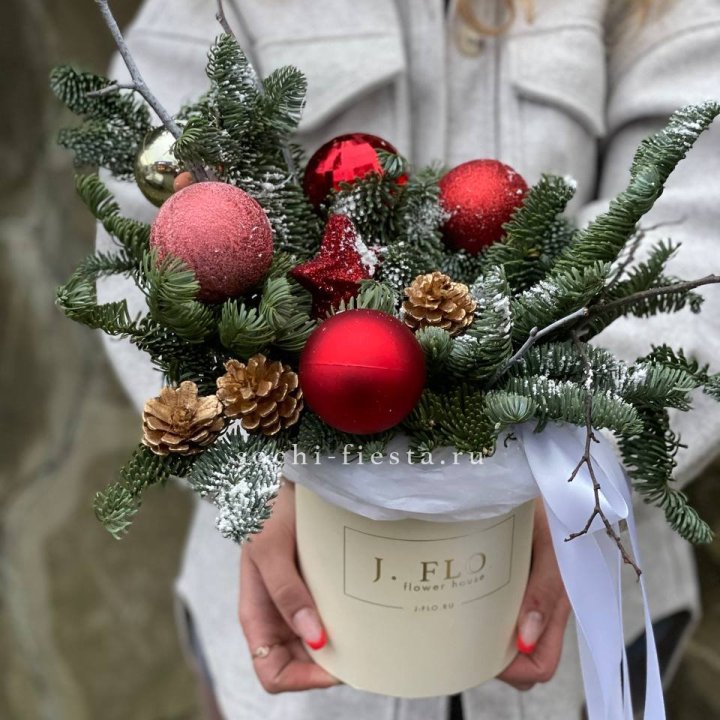 Новогодняя композиция в коробке ред в Ульяновске