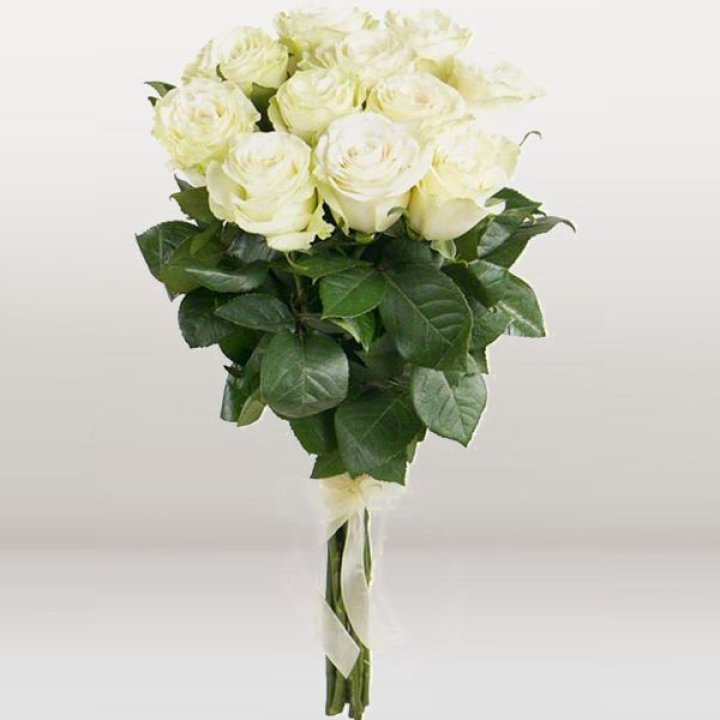 11 белых голландских роз в Ульяновске