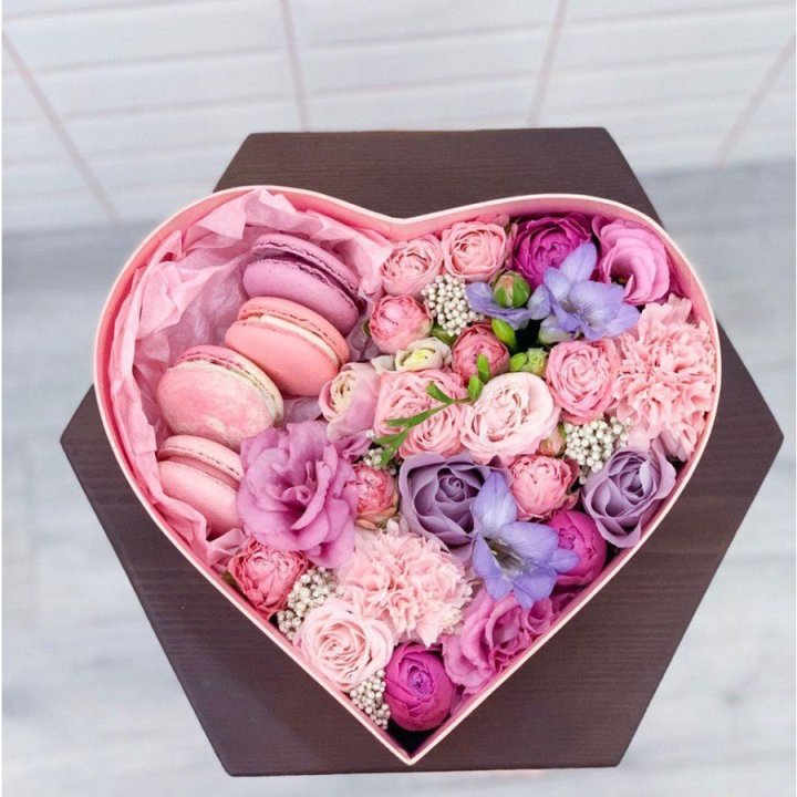 Бокс-сердце с макаронс  в Ульяновске