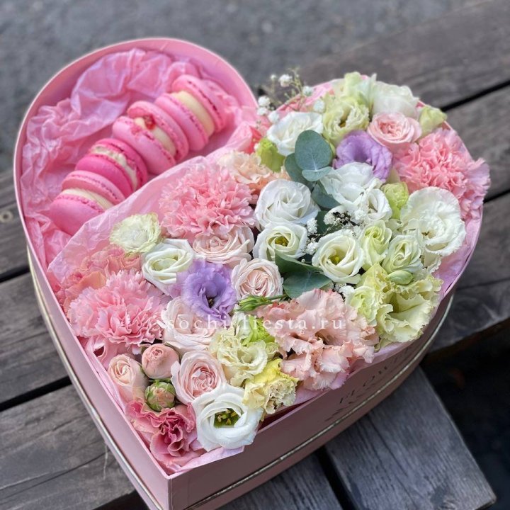 Бокс-сердце с макарон "Пинк" в Ульяновске