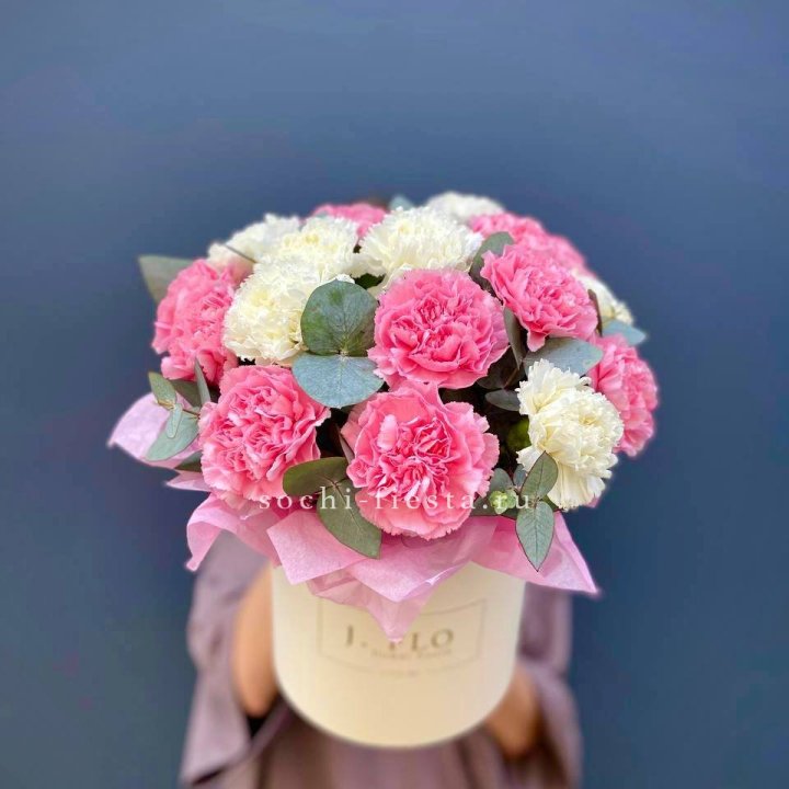 Диантусы в цилиндре в Ульяновске