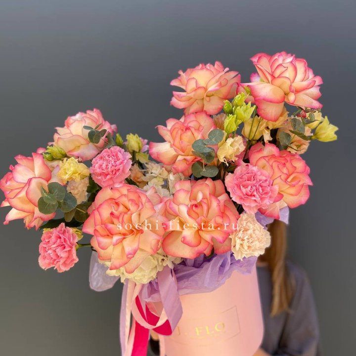 Бокс нежный с розами в Ульяновске