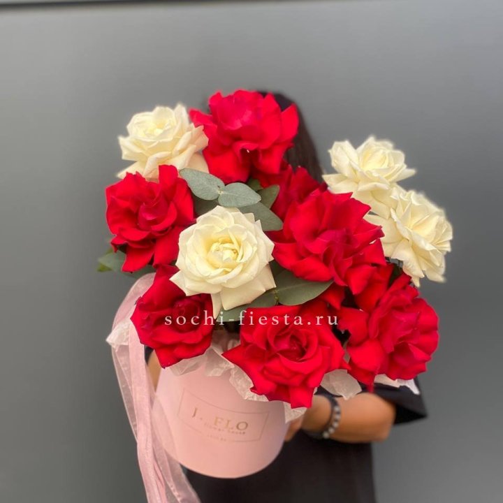 13 Французских роз в боксе в Ульяновске