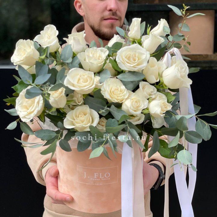 41 белая роз в бархатном боксе в Ульяновске