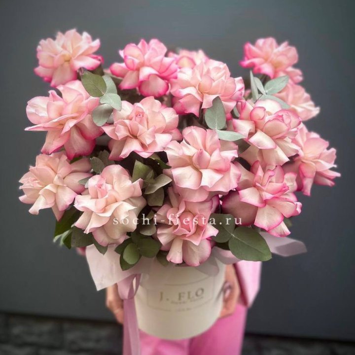 17 Французских  роз Венди в боксе в Ульяновске