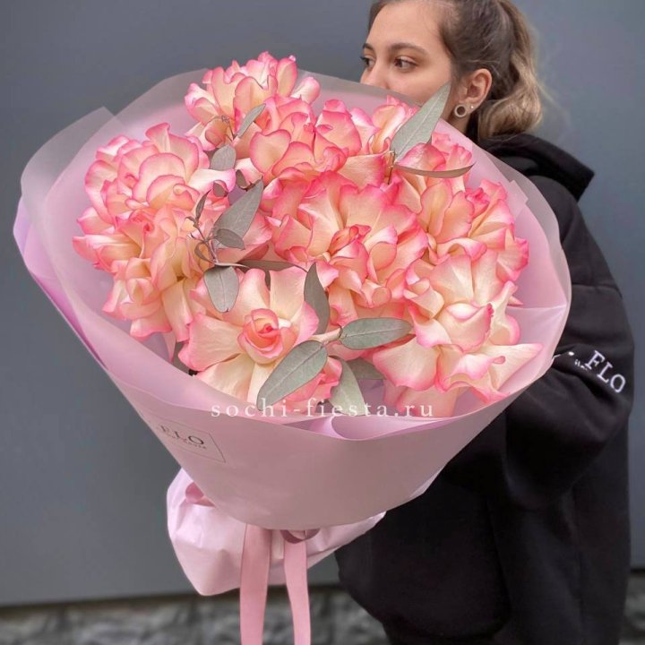 9 французских роз Джумилия в Ульяновске