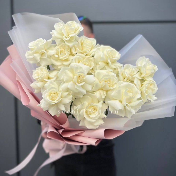 Букет из 15 французских роз Вайт дрим в Ульяновске