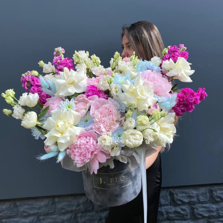 Дизайнерский цилиндр "Пионы гарден" в Ульяновске